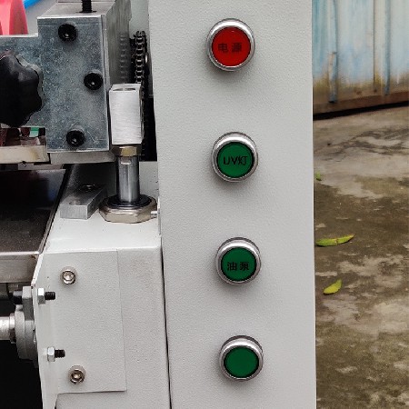 現貨自動上光機1.7米輕型款覆膜機220V卷對卷專業印刷設備上光機